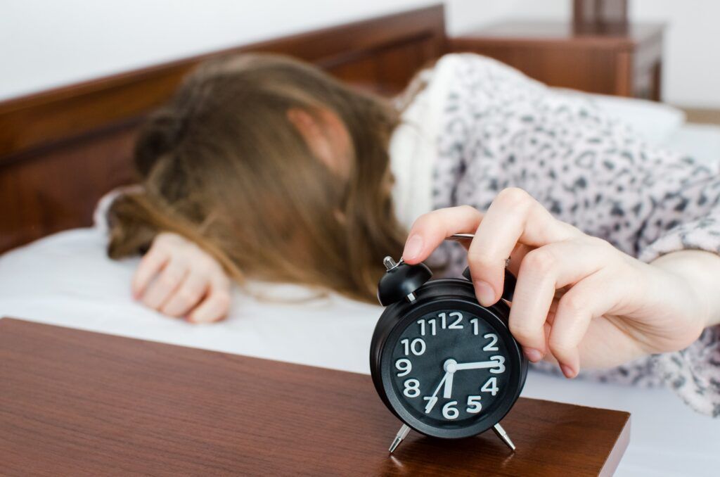woman struggling to wake up in the morning
